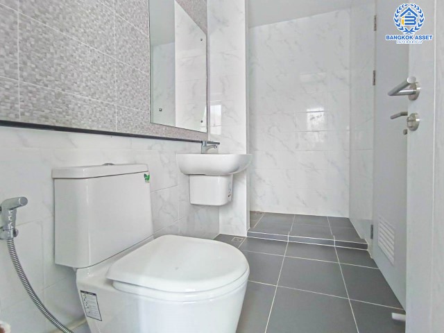 *****ทาวน์เฮ้าส์มือสองย่านนนทบุรี ม.เดอะเมทโทร รัตนาธิเบศร์ เนื้อที่ 20 ตร.ว. ฟังก์ชัน 3 ห้องนอน 2 ห้องน้ำ 2 ที่จอดรถ บ้านหันทิศใต้ แถมฟรี! 1 เครื่องปรับอากาศ บนทำเลแห่งการเดินทางสะดวก เพียง 6 นาทีก็ถึงรถไฟฟ้าสายสีม่วง "สถานีไทรม้า" ใกล้ทางด่วน "งามวงศ์วาน"